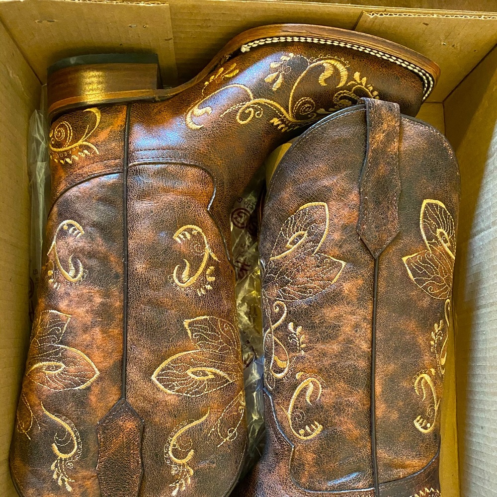 Circle G Distressed Dragonfly Boots